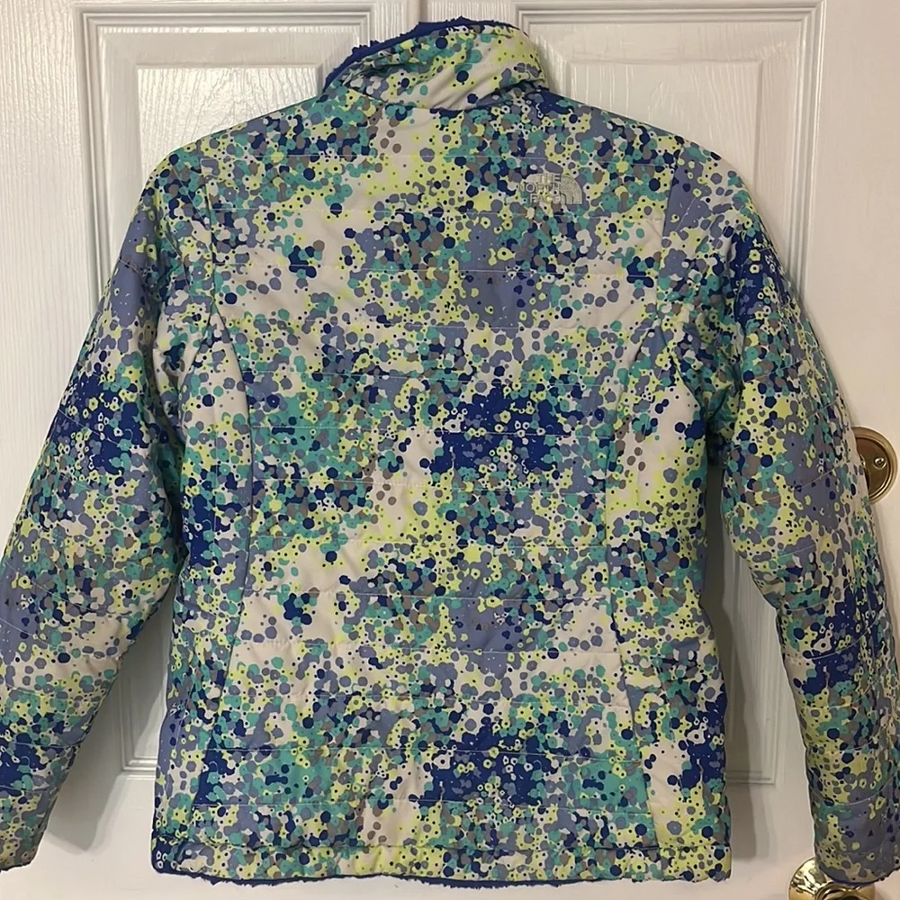 Girls The north face reversible blue splattered jacket